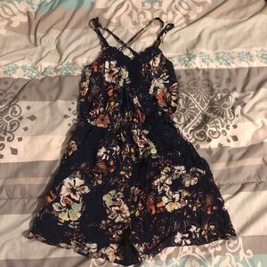 Floral romper with pockets